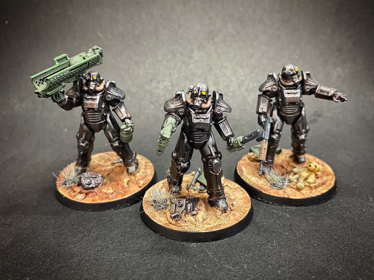 T-45 Power armour.

#fallout #fallout4 #brotherhoodofsteel #modiphius #falloutwastelandwarfare #miniaturefigures #powerarmour #t45powerarmor #falloutfactions