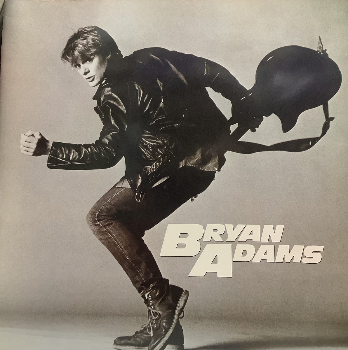 🎪ブライアン・アダムス 1983年ツアーパンフレット🎪
BRYAN ADAMS JAPAN TOUR 1983
11月1日渋谷公会堂/11月3日日本青年館/11月4日大阪 御堂会館
通販⬇️ブンケンロックサイド
 bunken-shoin.co.jp/im/show/im/434… 
#Rock #ブライアンアダムス #古本屋 #usedbookstore
🚇地下鉄神保町駅A6出口徒歩1分