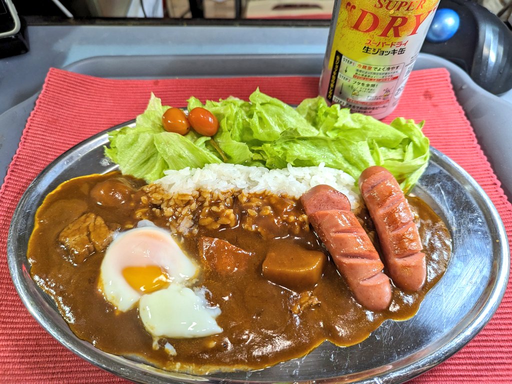 今日の晩ごはんはソーセージエッグカレーライス(レトルト)😎 #おうちごはん