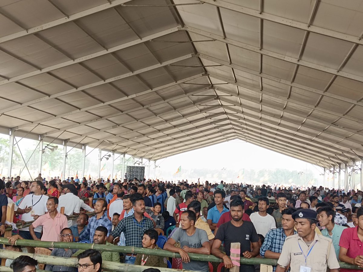 asliarpita's tweet photo. Can you count the heads?
 This is only trailor 😊
Jalpaiguri is waiting for Modi ji #ManushAcheModirSonge https://t.co/TVwqtH05Hj