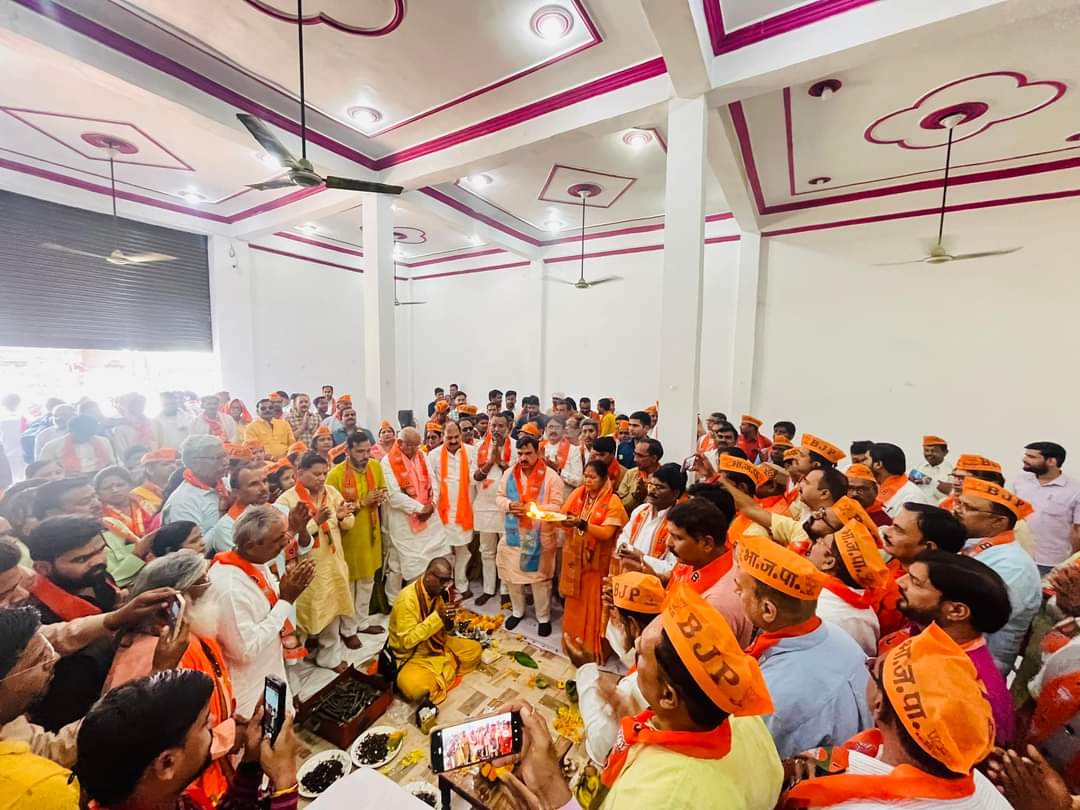 आशीष मिश्रा (@ashishmishraftp) on Twitter photo केंद्रीय चुनाव कार्यालय का हवन पूजन के उपरांत क्षेत्रीय अध्यक्ष आदरणीय प्रकाश पाल जी के द्वारा कार्यालय का शुभारंभ हुवा #400पार #ModiKaParivaar <a href="/Bhupendraupbjp/">Bhupendra Singh Chaudhary</a> @MYogi_2027 <a href="/myogiadityanath/">Yogi Adityanath</a> @ केंद्रीय चुनाव कार्यालय का हवन पूजन के उपरांत क्षेत्रीय अध्यक्ष आदरणीय प्रकाश पाल जी के द्वारा कार्यालय का शुभारंभ हुवा #400पार #ModiKaParivaar <a href="/Bhupendraupbjp/">Bhupendra Singh Chaudhary</a> @MYogi_2027 <a href="/myogiadityanath/">Yogi Adityanath</a> @