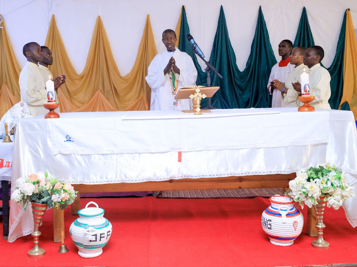 TeenzCrown's tweet photo. "Massive thanks to Seeta High Alevel Campus for inviting Teenzcrown to be a part of your celebration mass! It's an honor to share in your joy and success! 🙌🎉 #Grateful #SeetaHigh #TeenPower" https://t.co/fIBKiPVqvL
