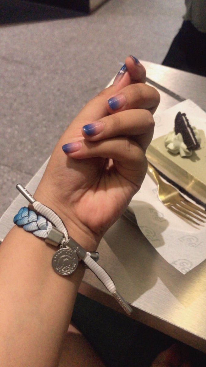 niat banget buat dateng dari sebelum mall buka demi gelang 😭🔥 
#ReuniKebahagiaan ❤️