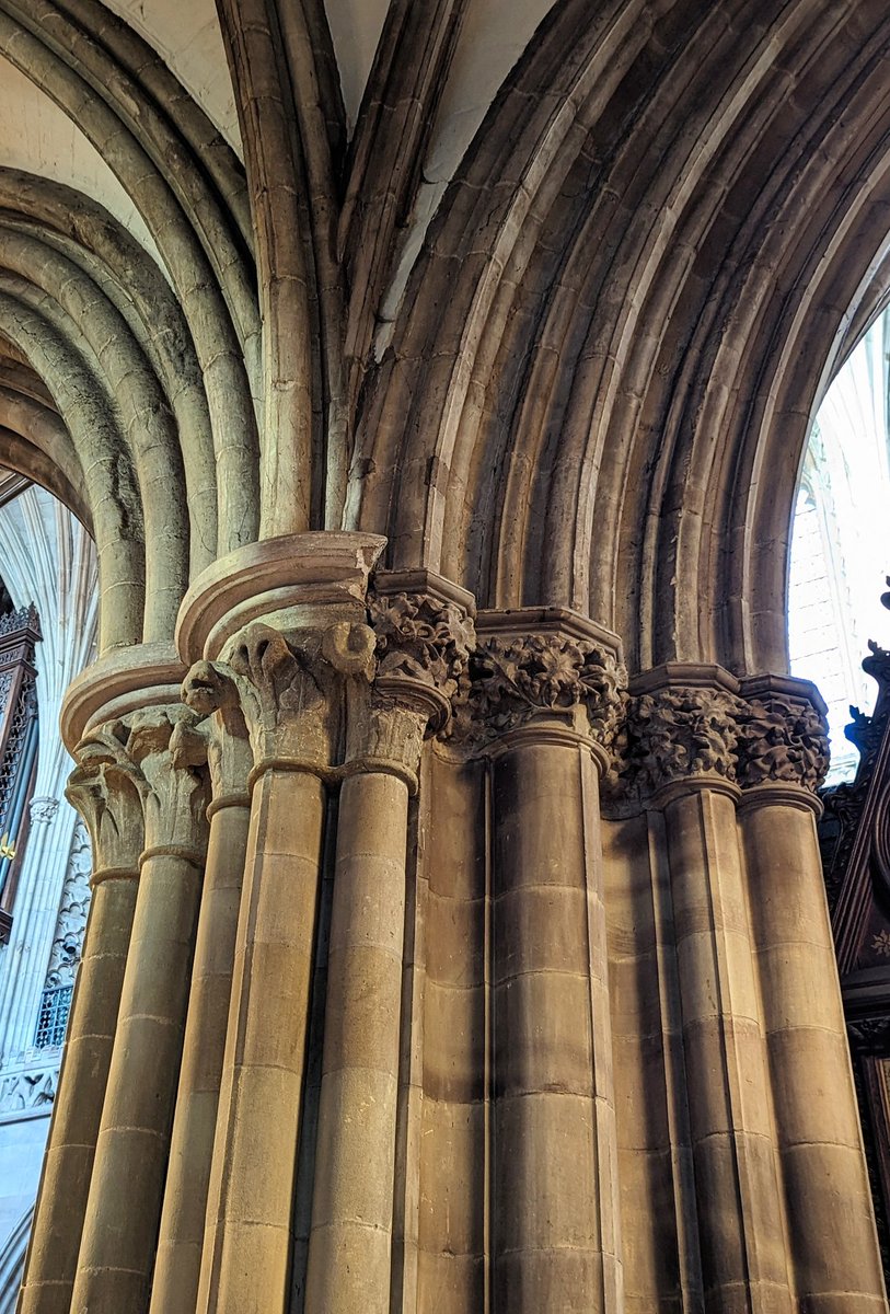 At Lichfield you can clearly see the moment when fashion changed, unfortunately they  were halfway round a column at that point...
#SundayStonework