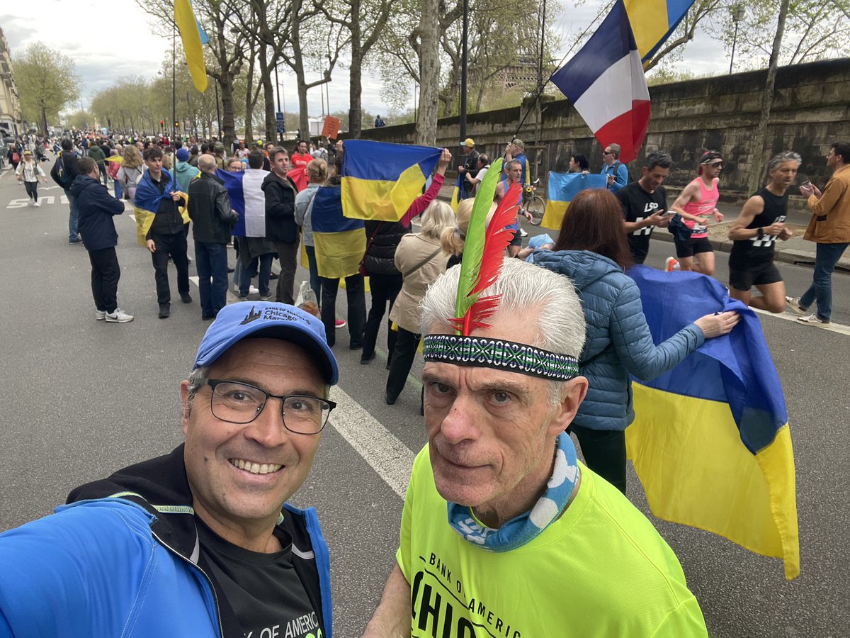 Au #marathon de #Paris, solidaires avec l’#Ukraine ! #StandWithUkraine #StopPutin #ArmUkraineToWinNow #ArmUkraineNow @parismarathon