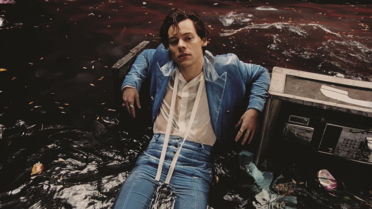 PopBase's tweet image. 7 years ago today, Harry Styles released his debut solo single ‘Sign Of The Times.’