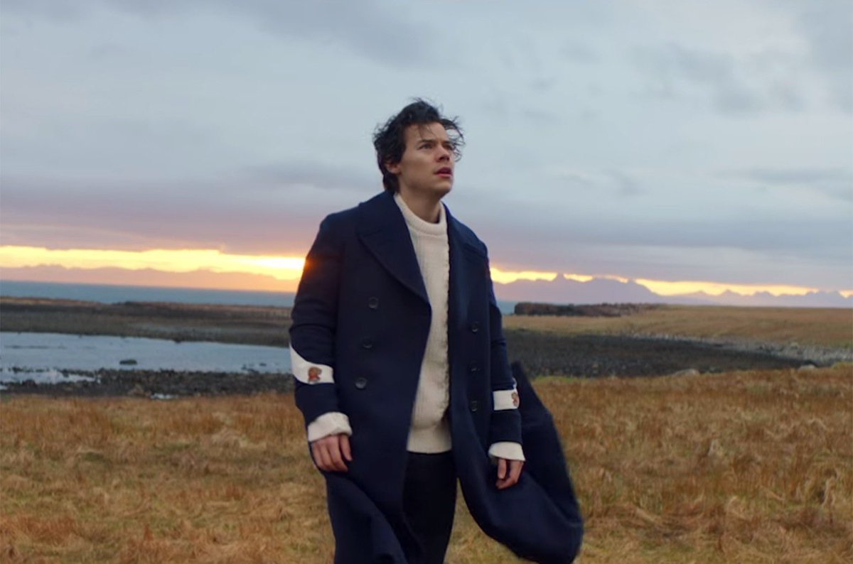 PopBase's tweet image. 7 years ago today, Harry Styles released his debut solo single ‘Sign Of The Times.’