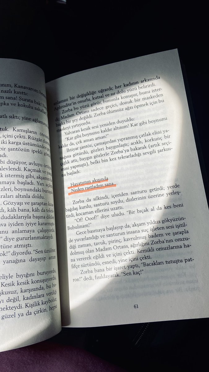 Hayatımın akışında
Neden rastladım sana…
      - Nikos Kazancakis / Zorba