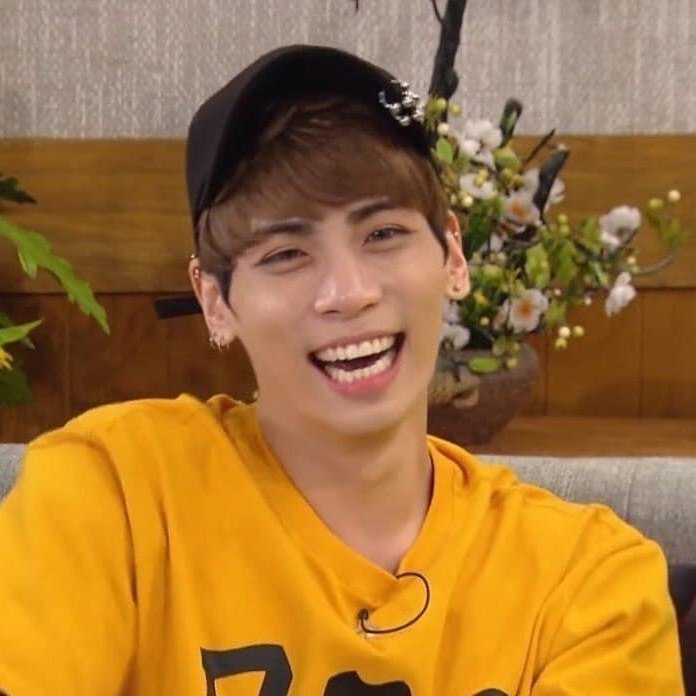 jjong’s bday hashtags for later tonight 🎂💛🌸

#{종현이의_서른다섯번째_봄}
#{HAPPY_JJONG_DAY}

~let's start using them from 11pm kst 💖🎉

#JONGHYUN #종현 @SHINee