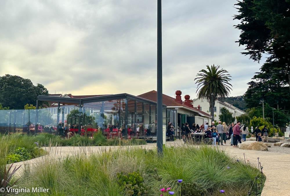 With stellar views over the @presidiosf Tunnel Tops, the Bay & Golden Gate Bridge, talking about new Il Parco's focaccia pizza and order-at-the-counter Italian café — eat in the park with their canned house cocktails. Where to eat & drink now at @Medium: medium.com/@virginiamille…