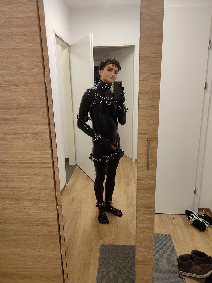 rubberfan97's tweet photo. A rubber boi locked 🔒 from toes to head. Only two holes remained unlocked 🔓 https://t.co/Zm4hb2z1hg