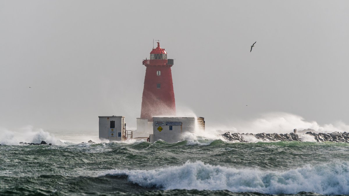 More of high tide at Poolbeg Lighthouse from yesterday. #StormKathleen