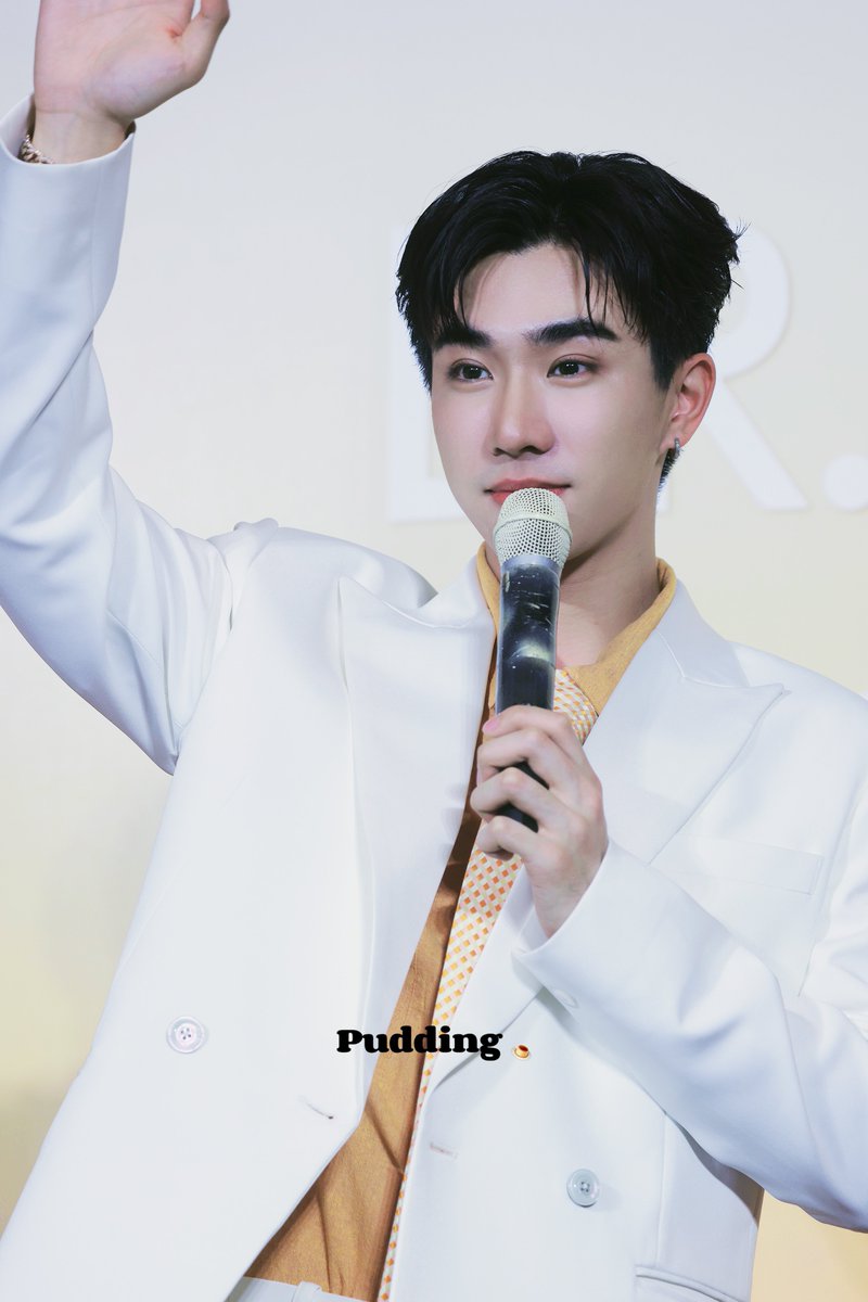 PPPudding0_0's tweet photo. ❥𝟮𝟰𝟬𝟰𝟬𝟳

Summer Sun with PERTH 
@perthppe 

#DrAllySummerSunWithPerth
#DrAllyxPerth 
#KDPPE #PerthTanapon https://t.co/rqYaeuil6L