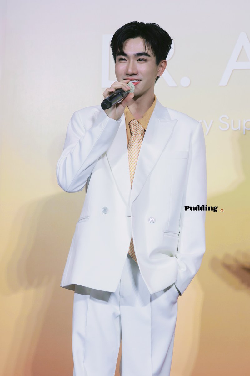 PPPudding0_0's tweet photo. ❥𝟮𝟰𝟬𝟰𝟬𝟳

Summer Sun with PERTH 
@perthppe 

#DrAllySummerSunWithPerth
#DrAllyxPerth 
#KDPPE #PerthTanapon https://t.co/rqYaeuil6L