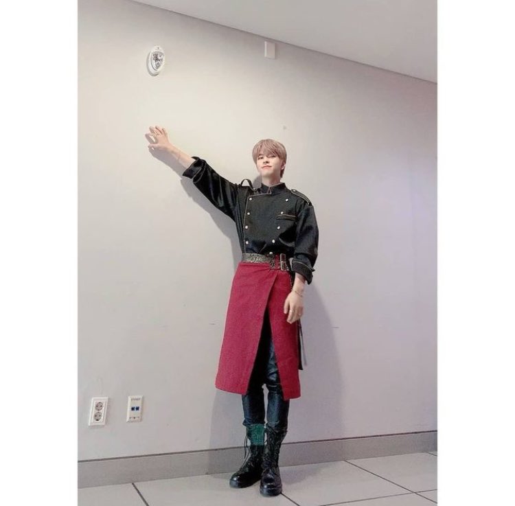 aveengrs's tweet image. 𝐲 ya que estamos aprovechando el pequeño brote energético me fui más rápido que el ra𝐲o mcquee𝕟 para celebrar el #𝙳𝕒eh𝕪ŭ̈nଘ𝚍ǝbû𝕥 porque sí o sí tenía que ser parte del #𝚃𝚆𝙸𝚃Ꜥ꧖𓈒𝕔𝐥ub por los siglos de los siglos, amén.

𝐭hö𝐫 ◦۪۪̥ ͜͡ ፝ ★  𝚟ä𝕟𝚗 .