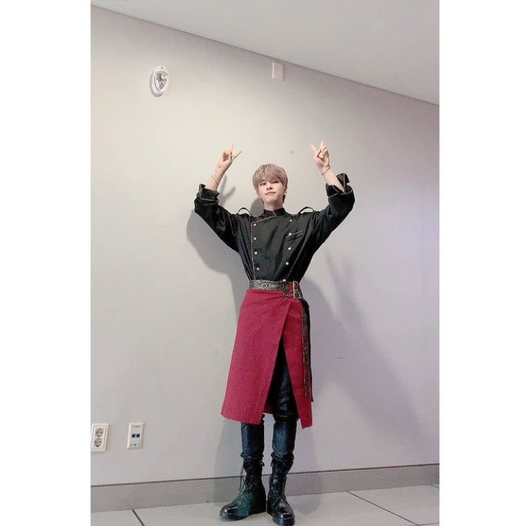 aveengrs's tweet image. 𝐲 ya que estamos aprovechando el pequeño brote energético me fui más rápido que el ra𝐲o mcquee𝕟 para celebrar el #𝙳𝕒eh𝕪ŭ̈nଘ𝚍ǝbû𝕥 porque sí o sí tenía que ser parte del #𝚃𝚆𝙸𝚃Ꜥ꧖𓈒𝕔𝐥ub por los siglos de los siglos, amén.

𝐭hö𝐫 ◦۪۪̥ ͜͡ ፝ ★  𝚟ä𝕟𝚗 .