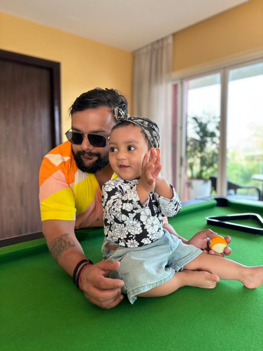 Ahilya Awasthi with her Papa. 🧿🧿