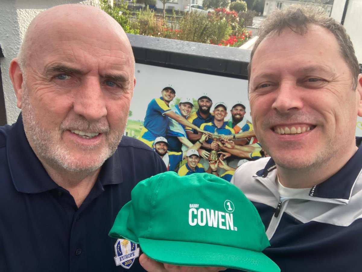 I called down to my neighbours the Lowrys to send best wishes with Brendan to Shane as he heads out to be with him for the Masters. Of course I made sure to give them some green Cowen hats hoped to go with the green jacket!