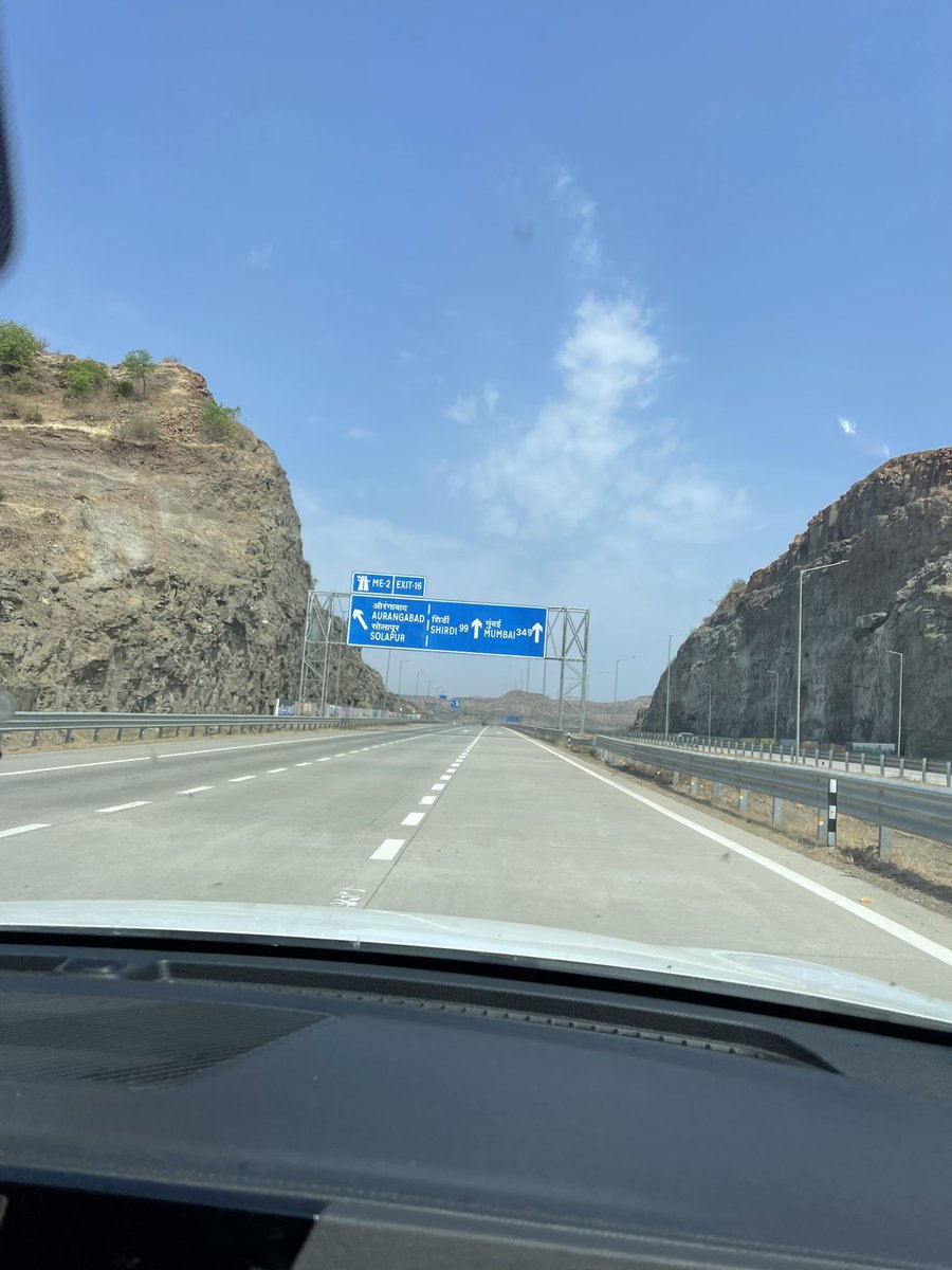 हिंदू हृदयसम्राट बाळासाहेब ठाकरे महाराष्ट्र समृद्धी महामार्ग  कडे सरकारने लक्ष द्यावे  महामार्ग वर जे नाम फलक लावले गेले आहे त्या नाम फलकावर औरंगाबाद जिल्याचे नाव सरकारने बदले आसून सुद्धा 
छत्रपती संभाजी महाराज नगर हे नाव लिहिले गेले नाय औरंगाबाद नांवज आजून दिसत आहे,