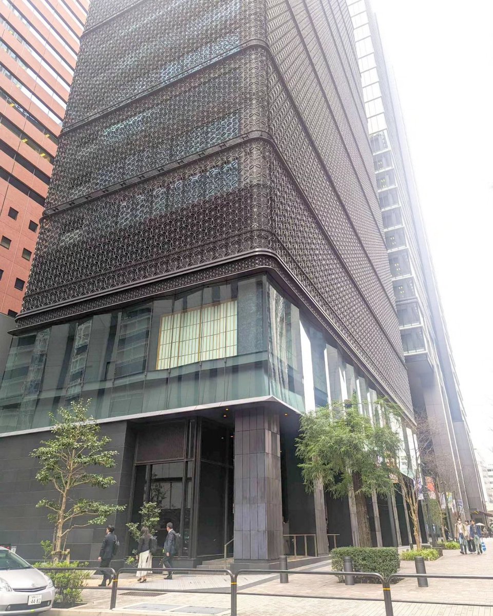 me3selfeste's tweet photo. ✨【必見！】日本一行列ができる伝説の⁡立ち食い蕎麦屋と呼ばれる「港屋2」さん⁡
⁡⁡✨行ってきました 場所は大手町⁡
https://t.co/kJXzW0Rfhy⁡
⁡
⁡ラー油を入れたつけ蕎麦は⁡
港屋が発祥と��われています✨⁡
⁡
⁡漫画の課長島耕作が⁡行きつけにしていたことでも有名なお店⁡ https://t.co/jBpYu9corS