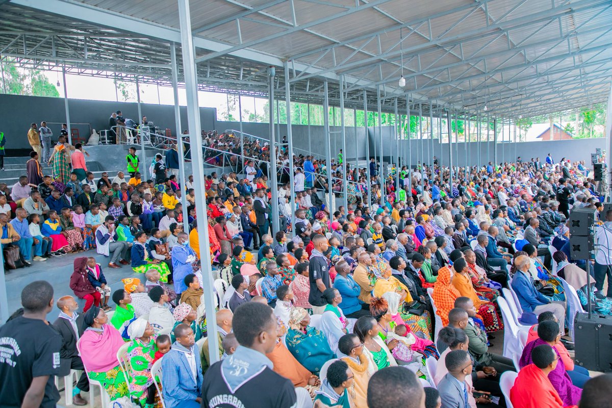 NyabihuDistrict's tweet photo. Uyu munsi, mu Karere ka #Nyabihu, igikorwa cyo gutangiza icyumweru cyo #Kwibuka30 Jenoside yakorewe abatutsi mu 1994 n'iminsi 100  y'ibikorwa byo kwibuka cyabereye ku rwibutso rw'Akarere ruherereye muri @Mukamirasector, gitangizwa no gucana urumuri rw'icyizere.
Twibuke twiyubaka https://t.co/WkX89UBXYM