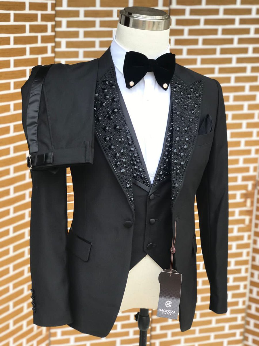 Welcome @suitmseleleko Brand New Suits in town Prince>> Three pieces(koti, kizibao na suruali)180,000/= Location📍Msimbazi kariakoo, Mtaa wa Mchikichi na Manyema (Nyuma ya jengo la club ya Simba) We Delivery anywhere in Tanzania Call/WhatsApp 0762617089 Thanks You 👏 ☺️