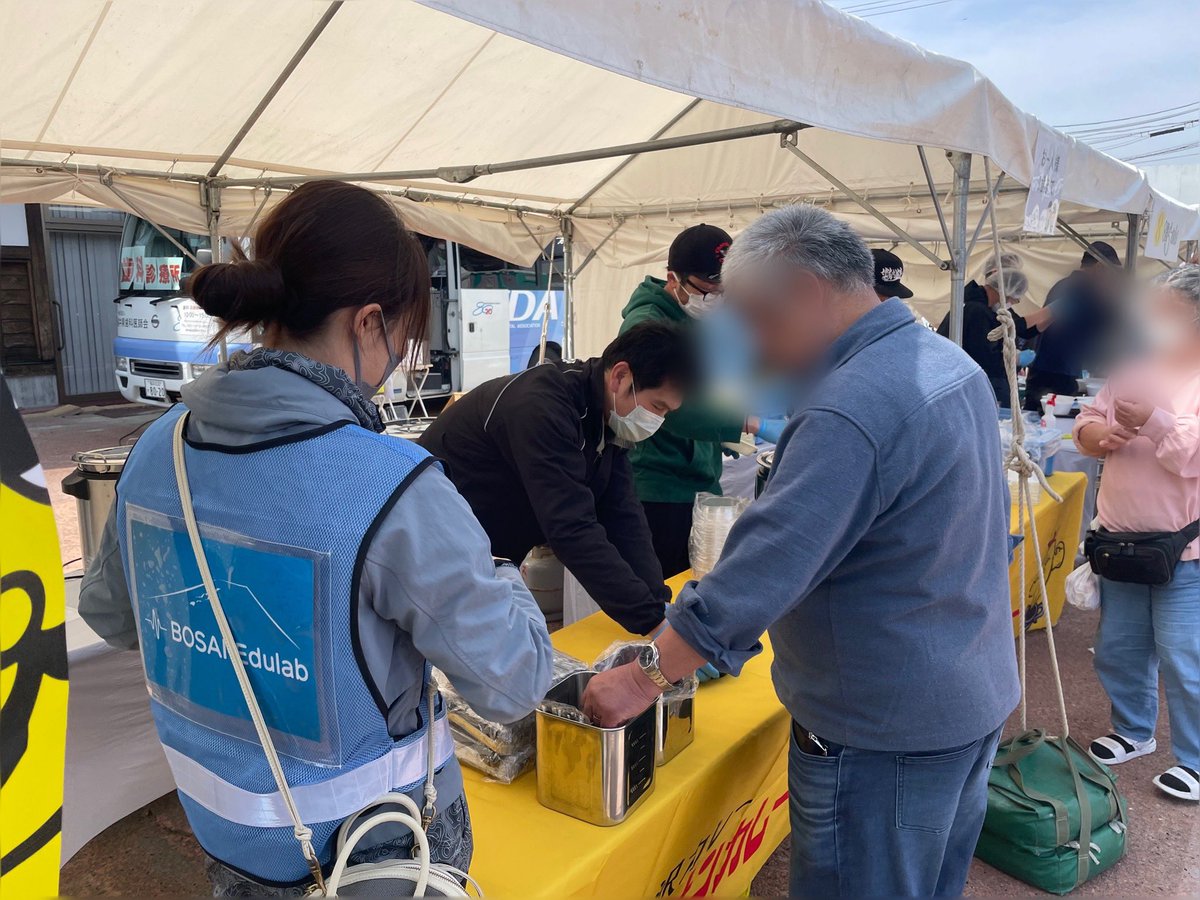 BOSAI_Edulab's tweet image. 4/5-6に珠洲市、輪島市で行われた炊き出し・さだまさしさんコンサートのサポートをさせていただきました。
#風に立つライオン基金 に同行し、物資の輸送、会場準備、誘導等を行いました。
#令和6年能登半島地震 
#BOSAIEdulab
bosai-edulab.jp/20240407