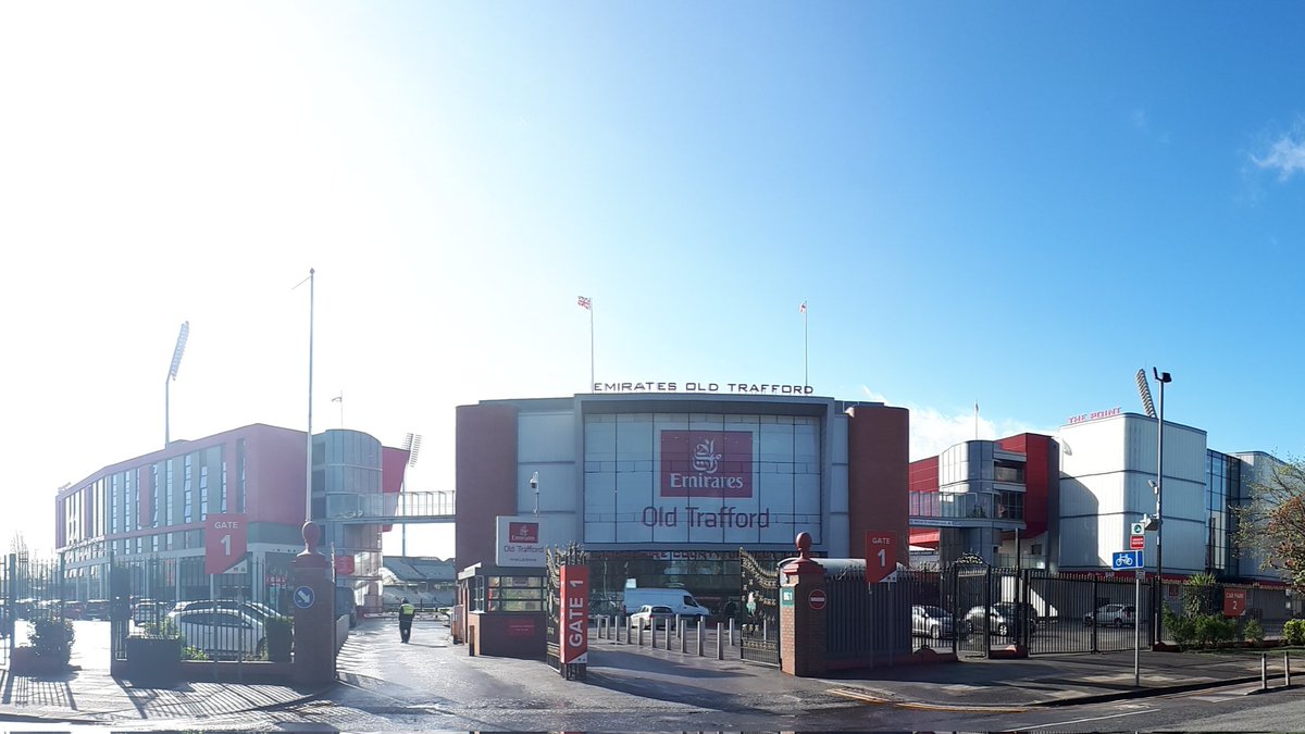 pd_j2's tweet image. Hoping for some cricket 🌞🏏
Although there could be a cricket score of the Aussie scoring method up the road later ⚽️