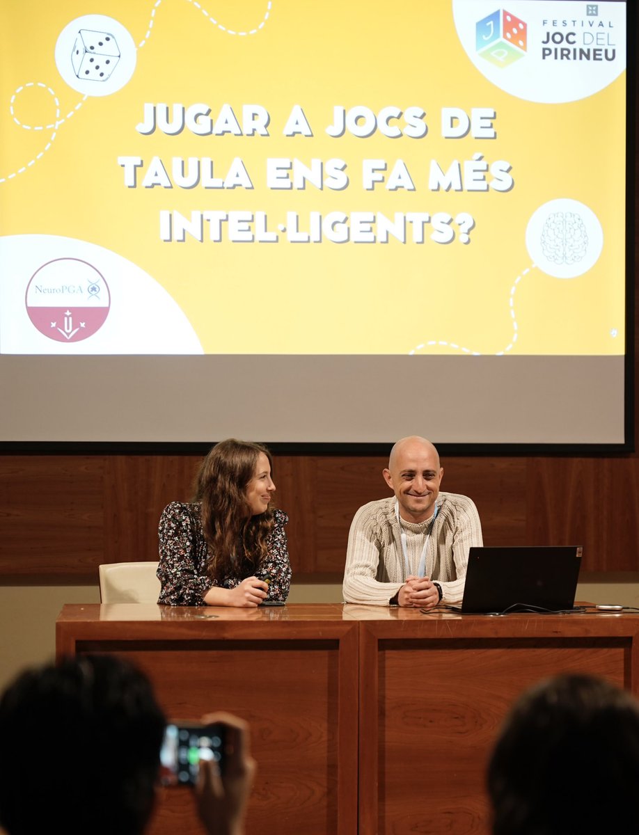 🤔 Crieu que jugar a jocs de taula ens fa més intel.ligents? Ens ho han explicat aquest matí a la sala La Immaculada de la Seu d’Urgell l’equip de @NeuroPGA , però, i vosaltres què en penseu? Us llegim! 👇