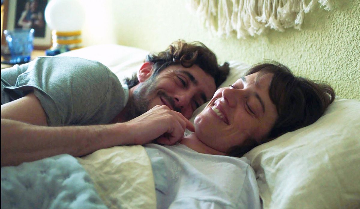 Anoche estuvimos en la premiere española de #Mamífera, de Liliana Torres (<a href="/thenetdeer/">Liliana Torres</a>), en <a href="/DAFilmFestival/">D'A Festival Cinema Barcelona 2025</a>. Una peli valiente y muy entretenida sobre la decisión de no ser madre. Enric Auquer y, sobre todo, una genial @MariaRodgzSoto, brillan en el reparto. Nominables ambos 🏆