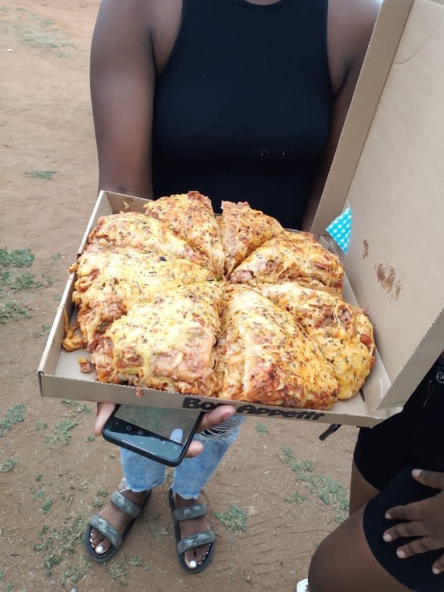 abazwhyllzz's tweet photo. Pizza.                                                     ?? https://t.co/Hfyq358syi