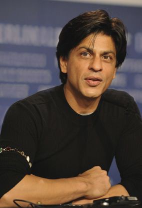 i_harinii's tweet photo. Thats SRK in his 40s ❤️
'Real hair' and no vfx.....

This face card is a Dream for some so-called 'Superstars' 😴 https://t.co/x4TK5HppMP