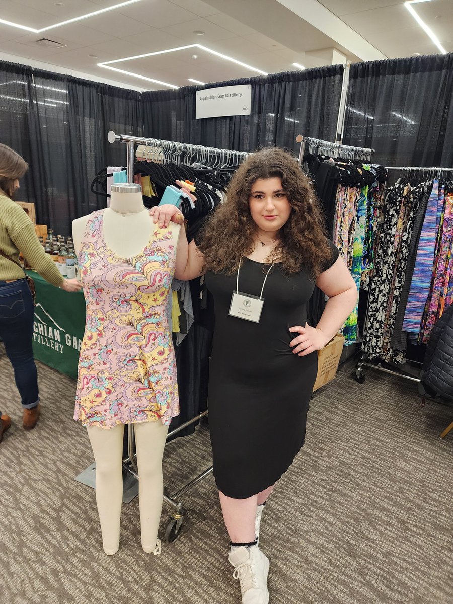 All my Burlington, VT Twitter people, I'm exhibiting with  Made In Vermont Marketplace at Double Tree, Hilton in S Burlington. Please stop by Booth 107 and show some love😍