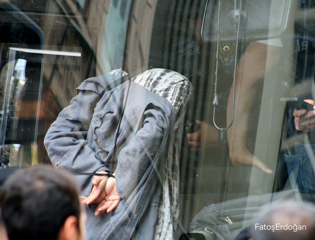 Seçimi kazanırsak "Gazze'deki çocuklar sevinecek" derler.

Kazanamayınca, İsrail'le ticareti protesto edenlere polis dayağı atarlar.

İşte siz busunuz !