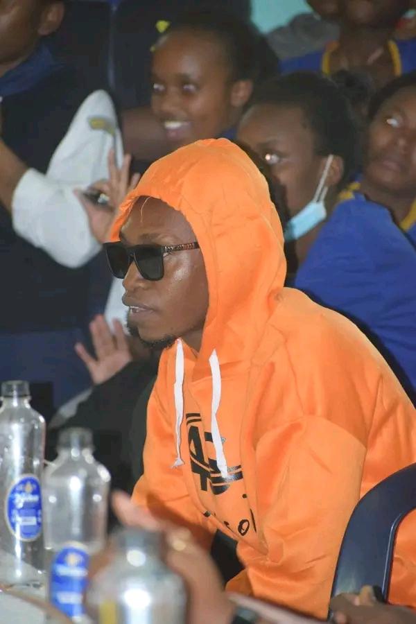 Fazzyhisiake's tweet photo. NJIA ipo kila mahali shabiki wa mziki mzuri
#FazzyHisiaKE
#afrisol
https://t.co/pVXT7S3QK8

#f1jp 
#WEARE_STARTO 
#Iran 
#QueenOfTearsEp10 
#JOHNNYBE https://t.co/I3czANPg1d