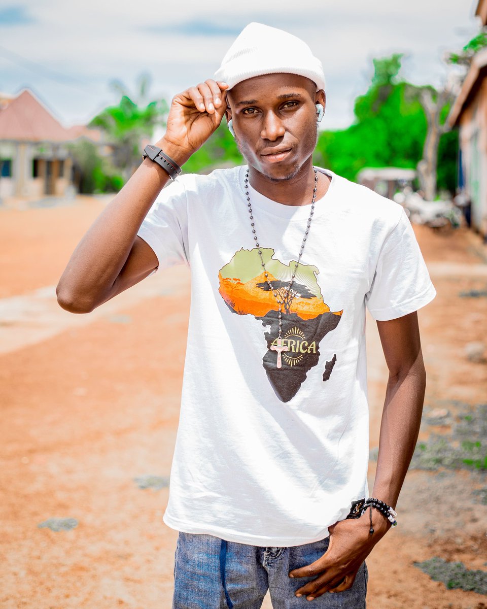 EnxadiF's tweet photo. Kuchochea kuni alafu hujui kupika huo Ni uhuni kwa waliopigika🙌😁
#NaKeshoTenah🤲 https://t.co/D8yVQ9mapy