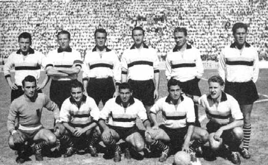 muenzenberg's tweet photo. In soli due anni, la squadra è in testa alla classifica. Nella stagione 50/51, condivide la testa della classifica con le #logge di Milano ("Milan") e #Torino ("Juventus") per undici giornate. Ma il nobile siculo normanno ha fretta: "sono suddito e #cugino del Re di Londra, io"/6 https://t.co/hWRqJF8uT4