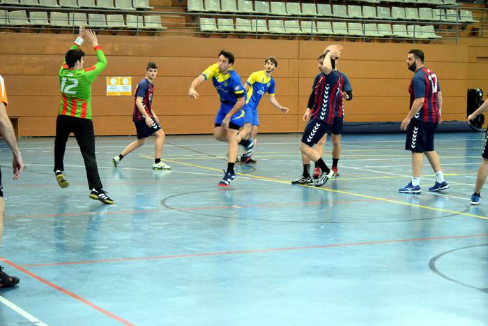 #Eskubaloia 1.Lurraldeko senior gizonezkoa:
BIDASOA 27-29 C.D.B. LEIZARAN ERNIO <a href="/leizaranekk/">CDB Leizaran EKK</a>
ELGOIBAR 25-34 URNIETA ARTOLA <a href="/UKEskubaloia/">UrnietaEskubaloia</a>
Garaipen banarekin amaitu dute liga
aiurri.eus/komunitatea/le…