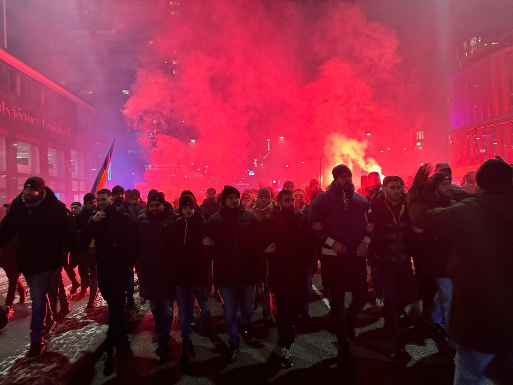 GFB Europe: "Pankartlarını geri almak için yönetimlerini araya sokan, polise şikayette bulunan bu zihniyette artık ne tribün ne de racon kalmıştır. Geçmişte olduğu gibi yine 'üvey evlat' muamelesi gören Fenerbahçe tribünü herşeye rağmen dimdik ayaktatır!