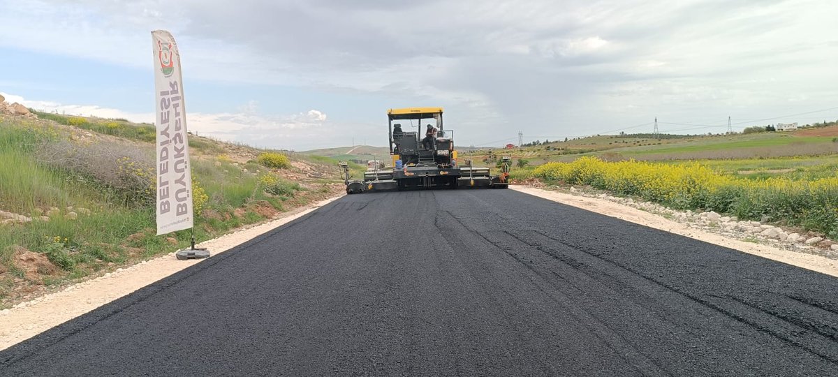 sanliurfabld's tweet photo. Şanlıurfa kırsalı için Büyükşehir ekiplerimiz hafta sonu mesaisinde🚧

Otoban kalitesinde uzun ömürlü yollar için #BüyükşehirHerYerde. https://t.co/YDVGQFLiLq