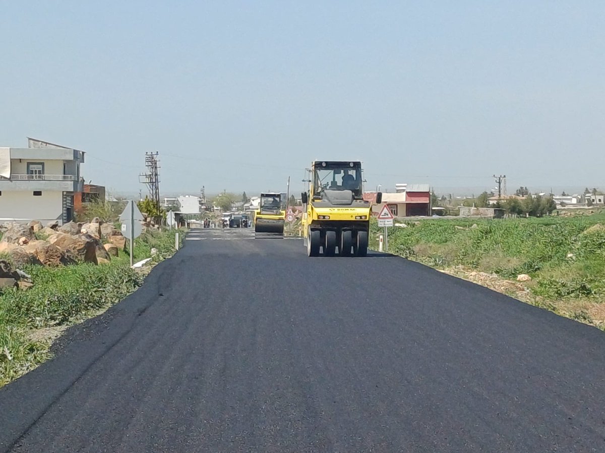 sanliurfabld's tweet photo. Şanlıurfa kırsalı için Büyükşehir ekiplerimiz hafta sonu mesaisinde🚧

Otoban kalitesinde uzun ömürlü yollar için #BüyükşehirHerYerde. https://t.co/YDVGQFLiLq