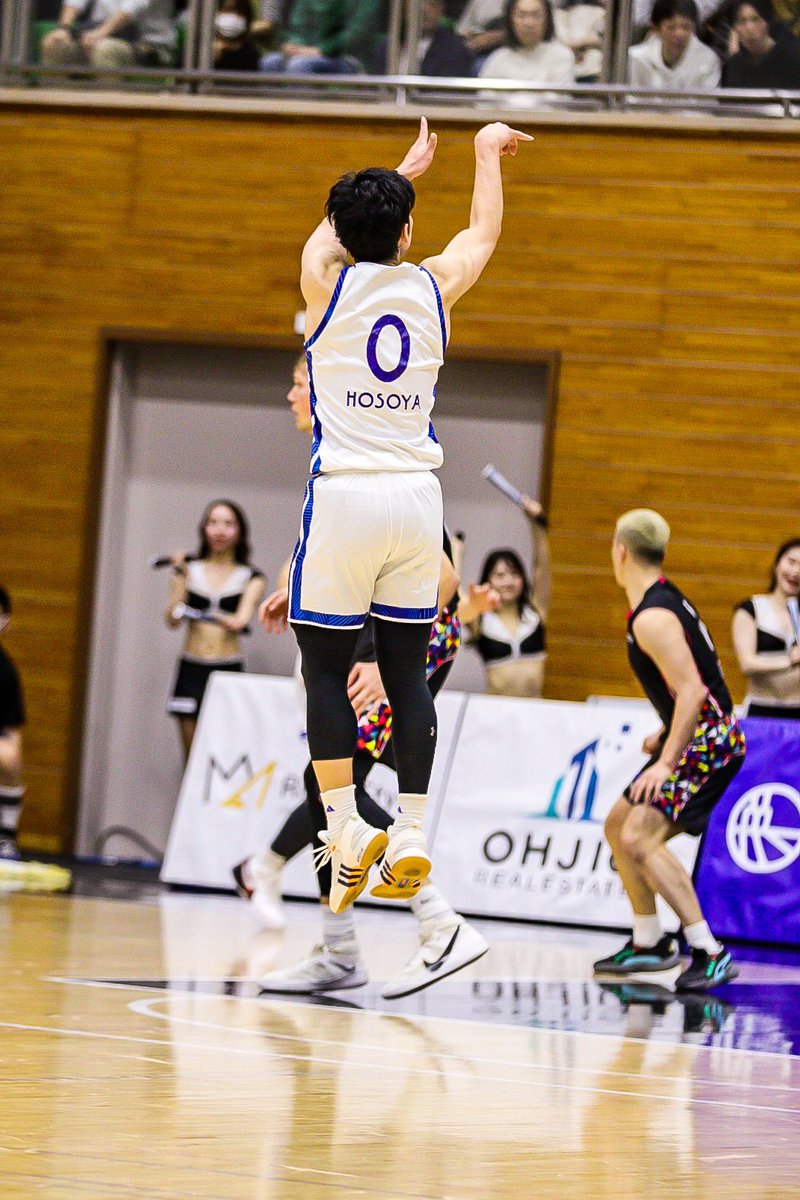 しながわ戦DAY2
スリーは2/6🏀
今日も目の前で決めてくれるできる男でした〜🥹🥹🥹🫶💙
レギュラーシーズンは105本の成功達成。単純比較はできないかもだけどキャリア最高本数です✨

#細谷将司
#まさしのスリー
#福井ブローウィンズ  
#FUKUIBLOWINS 
#B3リーグ 
#ともに突き進もうこの先の頂へ