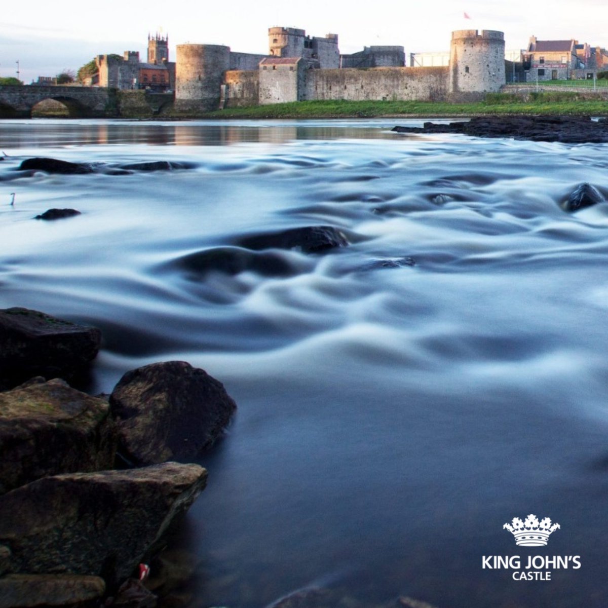 Bringing over 800 years of local history to life, a visit to King John's Castle is a must when visiting Limerick City🏰 Step inside and immerse yourself in the stories of ruthless King John, the noble knights and rebellious natives👑 Open 9:30am - 6pm, 7 days a week. ⚔️