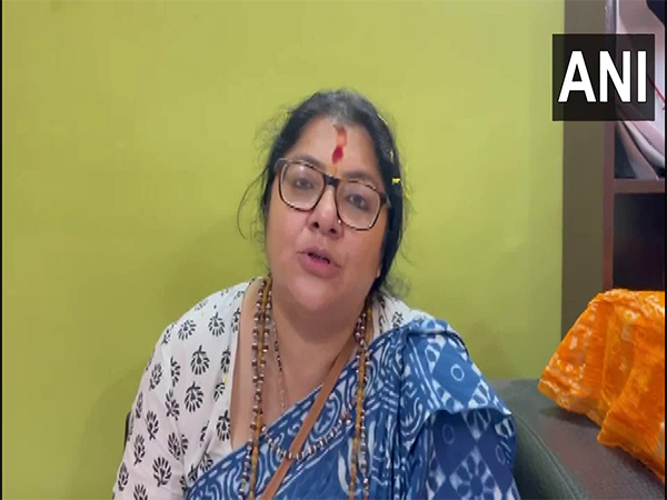ani_digital's tweet image. "Man hit me twice, tried to sit in car": BJP's Locket Chatterjee accuses TMC supporters of accosting her vehicle

Read @ANI Story | aninews.in/news/national/…
#LocketChatterjee #TMC #WestBengal