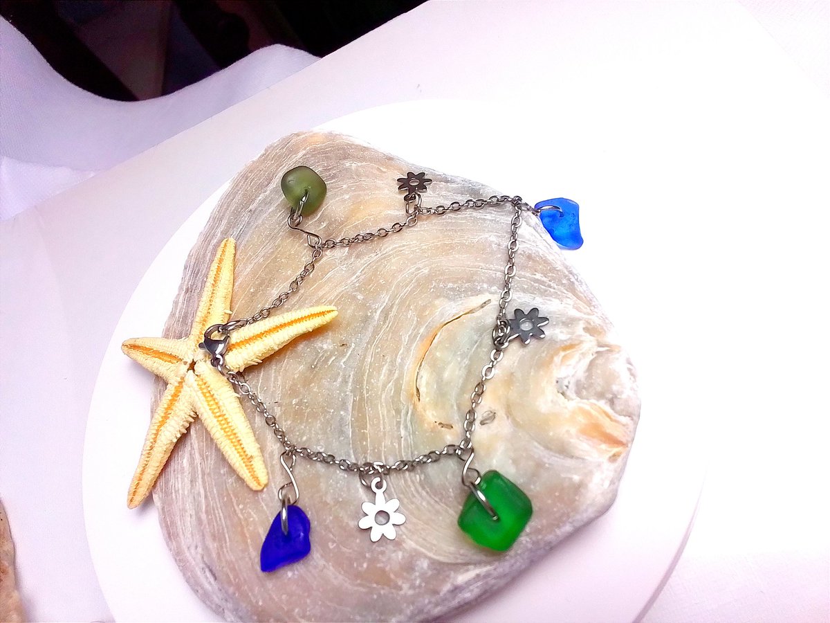 Sea glass multi colour bracelet with little flower charms x💙💚🤍#craftmakersuk #TheCraftersUk #SmartSocial #HandmadeHour #UKGiftAM #handmadeinbritain #networkwiththrive #UKGiftHour #bizhour #Craftsuk #craftbizparty  #womaninbizhour #inbizhour #elevenseshour #smallbizzsunday