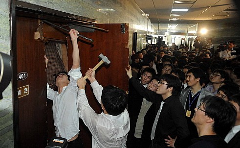 jnjfilm's tweet image. 국회 난장판 만드는건 국힘 너희가 전문 아냐?