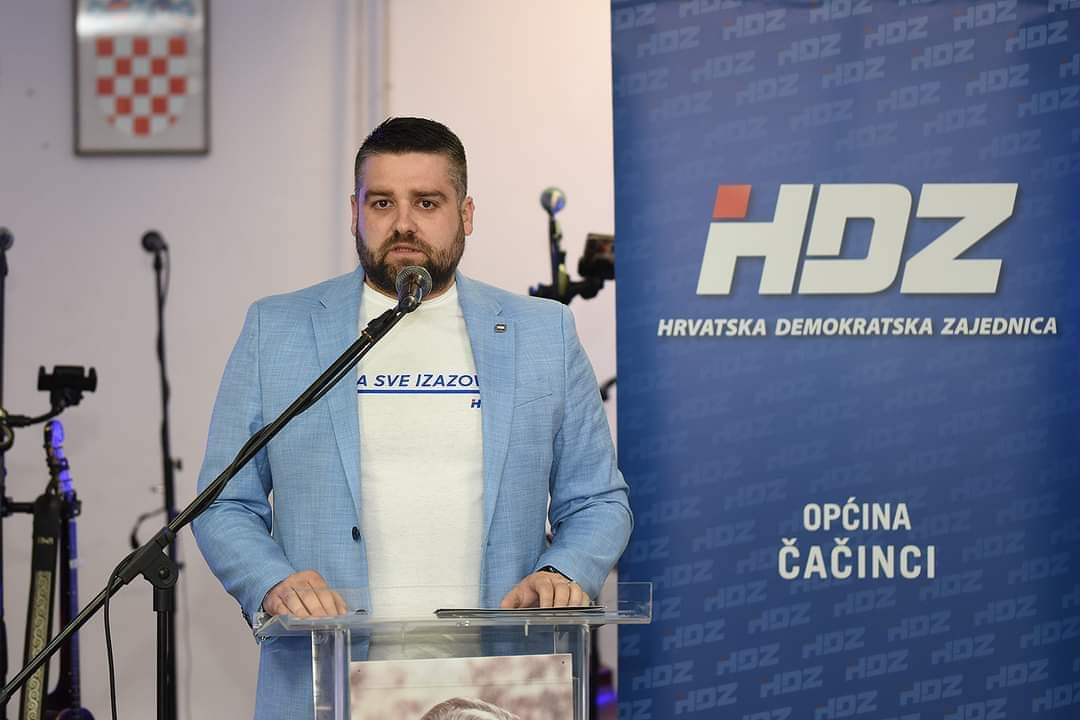 Mato Krizmanić (@matokrizmanic) on Twitter photo U ovom vremenu predizborne kampanje, čast mi je što mogu kao predsjednik Mladeži ŽO <a href="/HdzVpz/">Mladež HDZ-a VPŽ</a> dati podršku našim kandidatima iz lV. Izborne jedinice u #VPŽ te mogu komunicirati sva postignuća #VladaRH što je učinila za Mlade u proteklih 8️⃣ godina!
🇭🇷 U ovom vremenu predizborne kampanje, čast mi je što mogu kao predsjednik Mladeži ŽO <a href="/HdzVpz/">Mladež HDZ-a VPŽ</a> dati podršku našim kandidatima iz lV. Izborne jedinice u #VPŽ te mogu komunicirati sva postignuća #VladaRH što je učinila za Mlade u proteklih 8️⃣ godina!
🇭🇷
