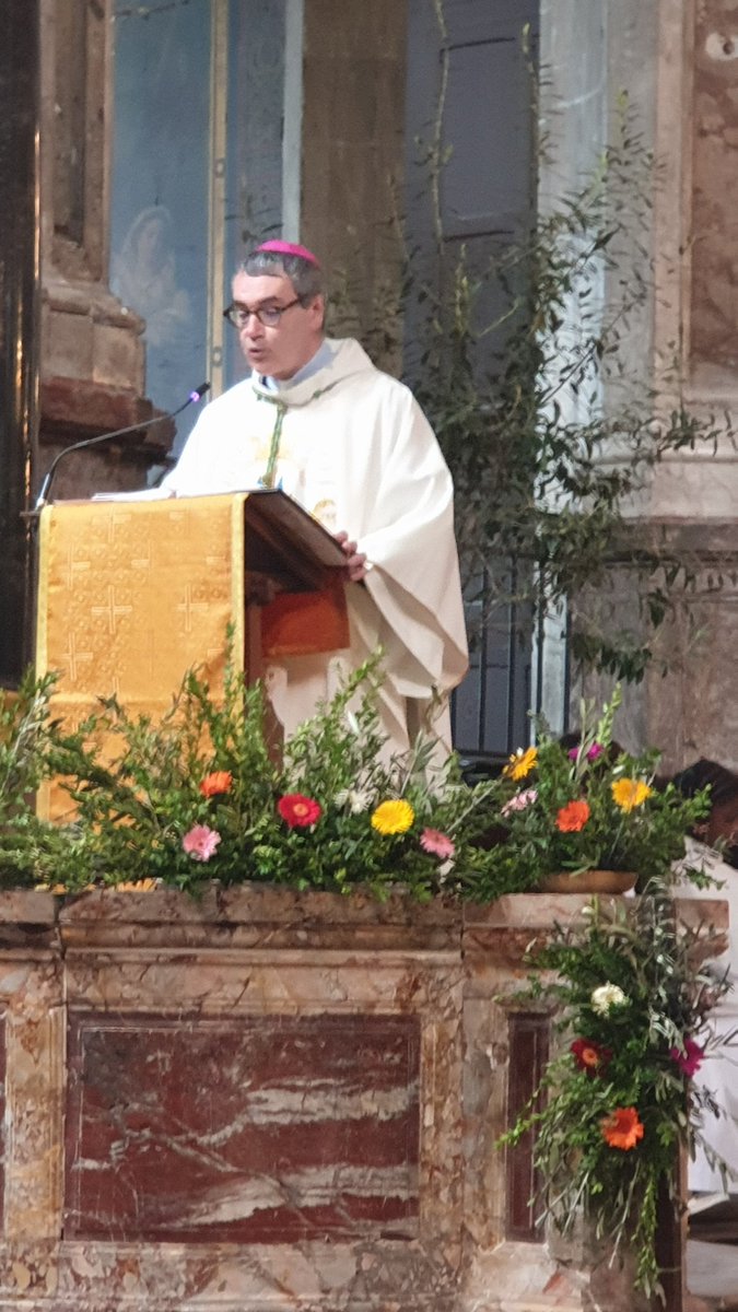 infoscathos's tweet image. Mgr Jacques Habert, évêque  de Bayeux et Lisieux célébrait ce matin la messe à Paris en l'église Saint-Merry. Accompagné d'un groupe de son diocèse en pèlerinage dans la capitale, il a tenu à rencontrer la communauté @SantEgidioFr 🙏