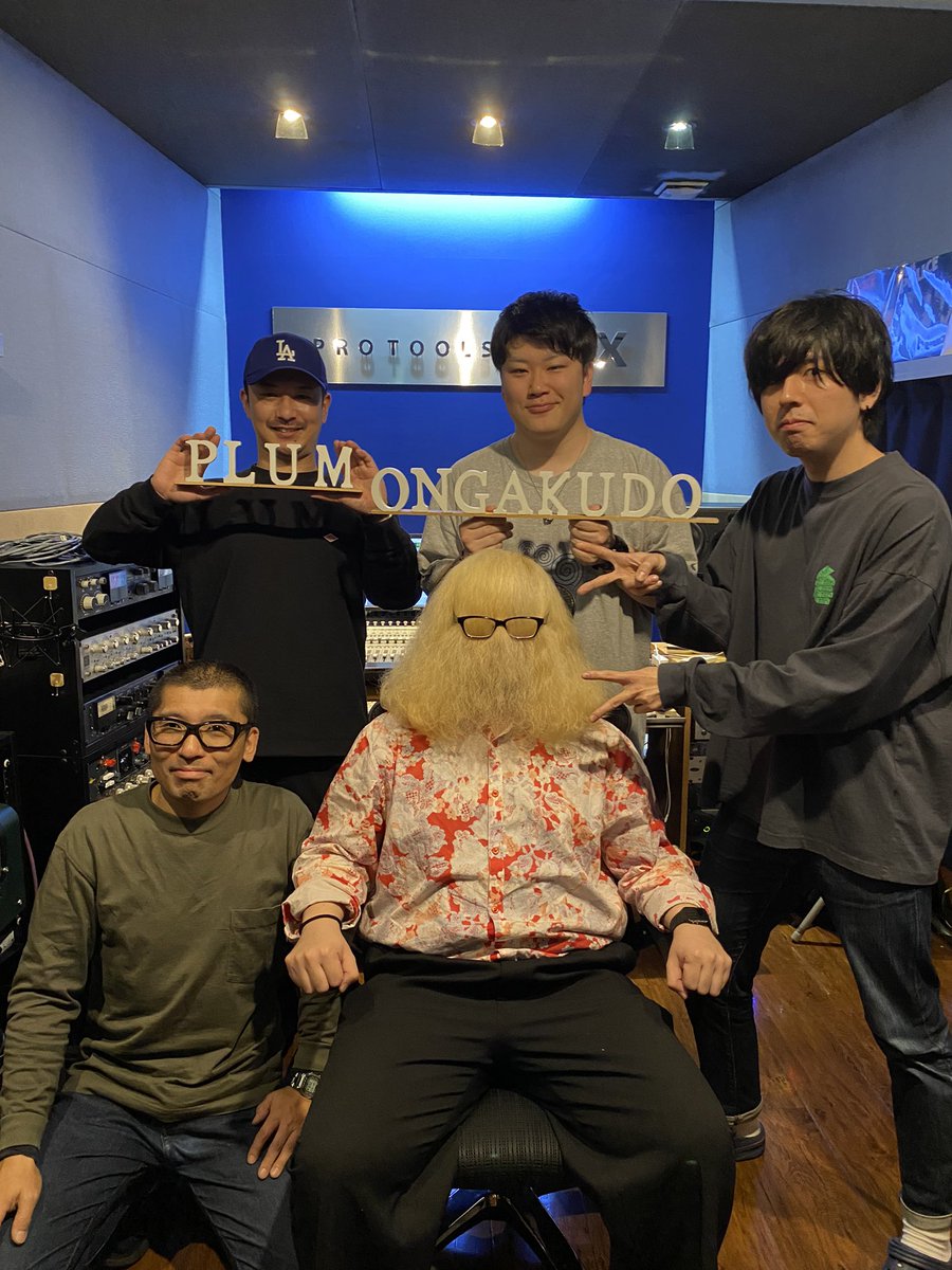 CLOU_DOLPHIN's tweet photo. 皆さまお久しぶりです

一曲だけですがレコーディング
ついに音源です音源！！

しっかりライブも決まってきてまた動き出しますよ！ https://t.co/kylSW4Svm1
