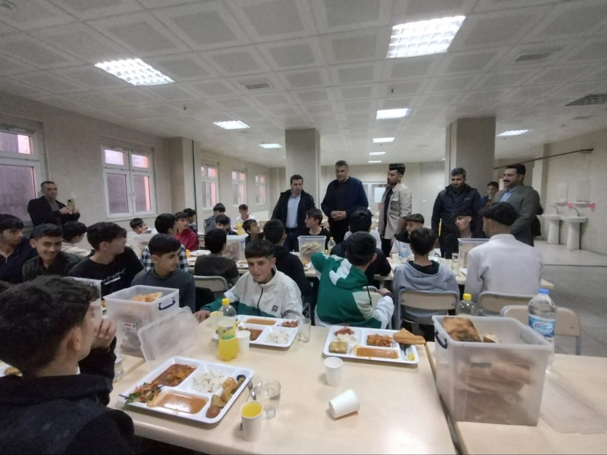karacobanmem's tweet photo. Kaymakamımız Sayın Hacı Kerim MERAL ve İlçe Milli Eğitim Müdürümüz Sayın Muhlis KARAKURT Anadolu İmam Hatip lisesi pansiyonunu ziyaret ederek iftarda öğrenciler ile bir araya geldiler.
@erzurummem @yakupyildiz024 @muhliskarakurt @hlt_alg3 @bilallyuksel https://t.co/sHOFU1DXnO